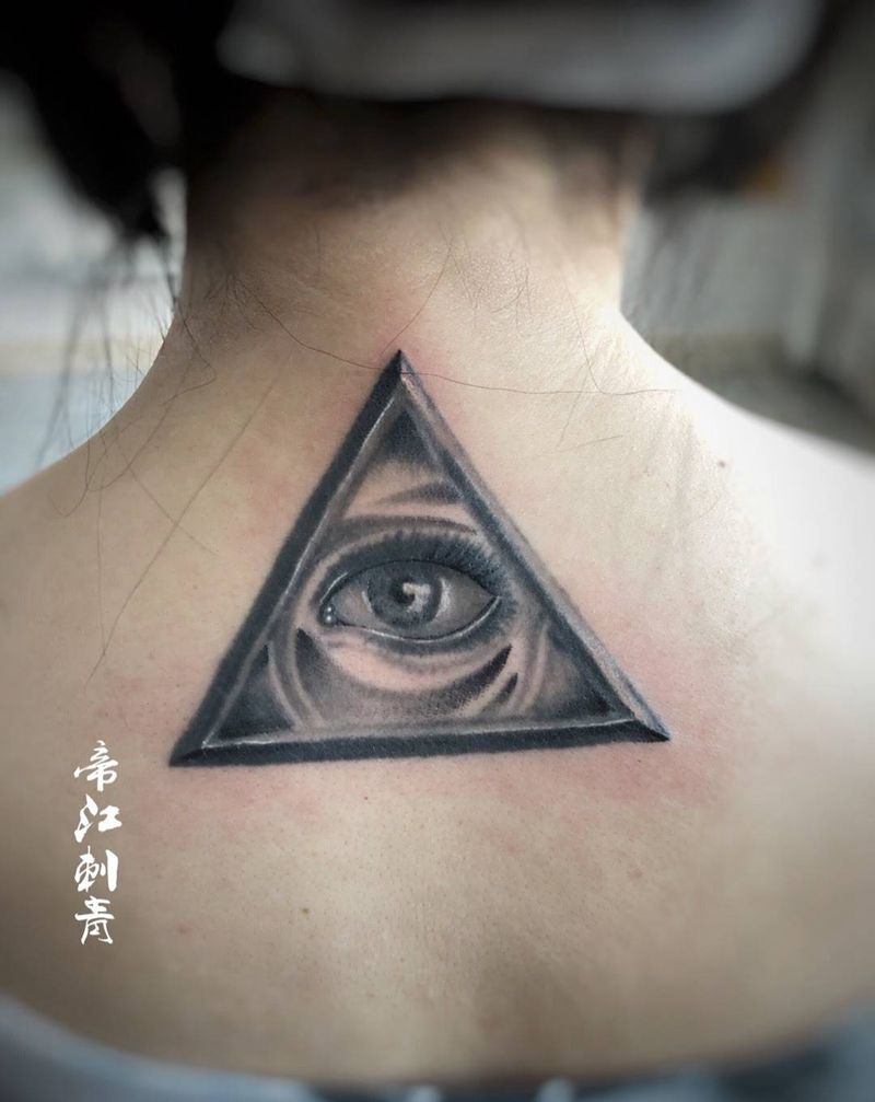 补色纹身图片_背部欧美写实图腾纹身图案