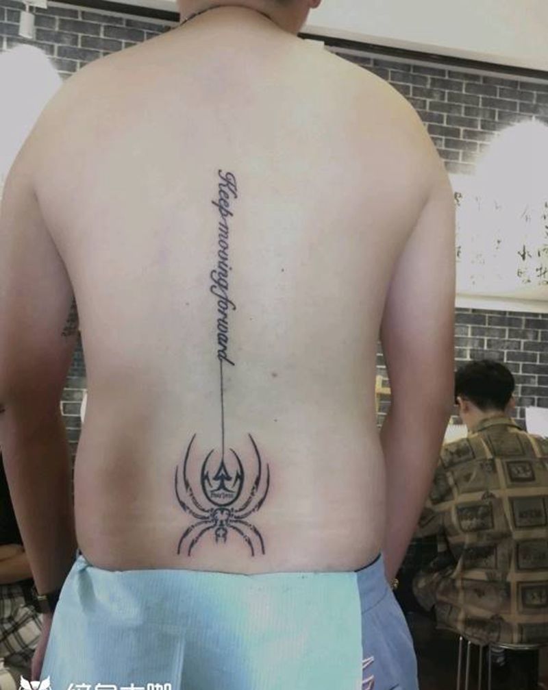 蜘蛛的专注沉稳值得学习纹身图片_腰部纹身图案