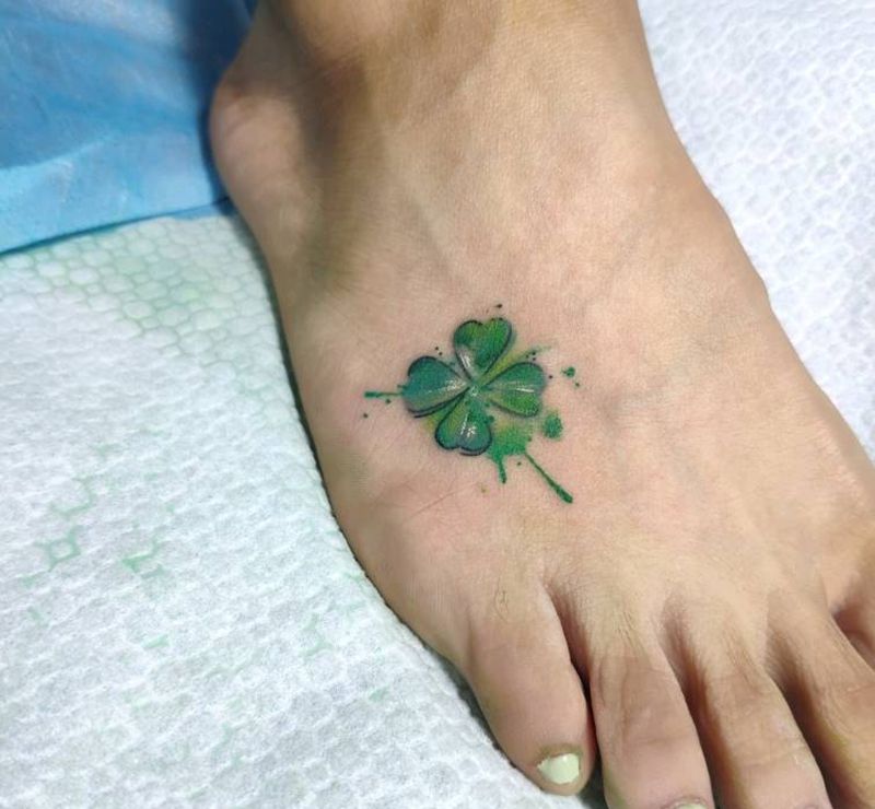 修改四叶草纹身图片_脚部水墨纹身图案