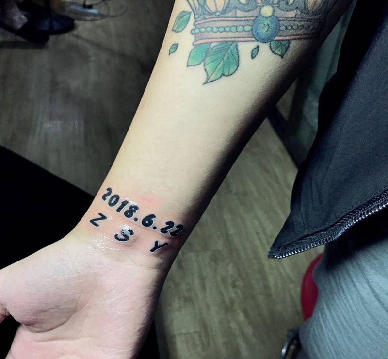 小字母纹身图片