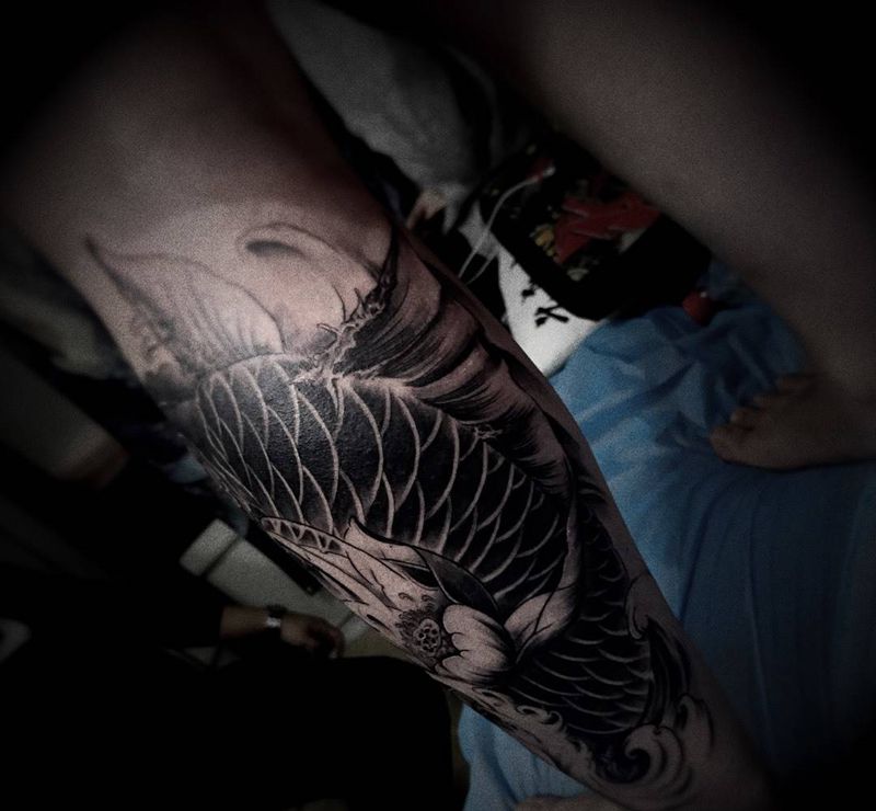 小腿鲤鱼纹身图片