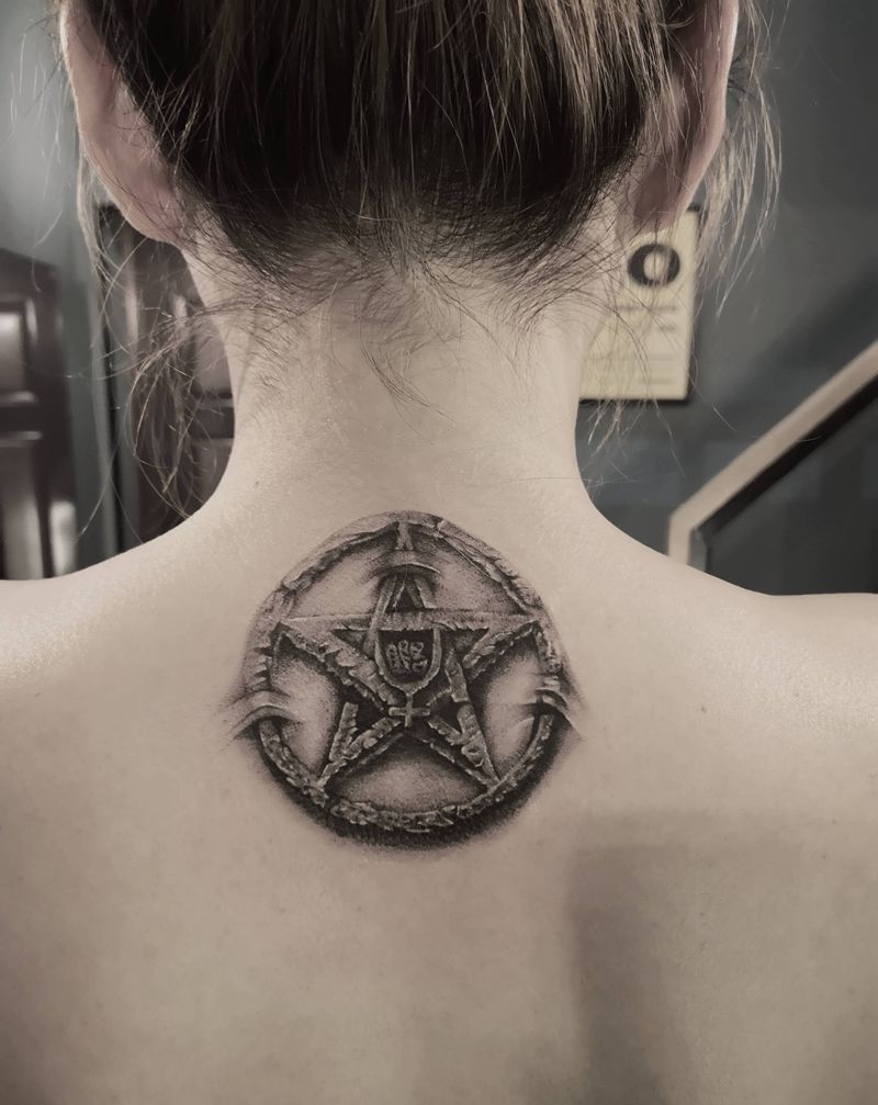 石雕纹身图片_背部欧美写实纹身图案