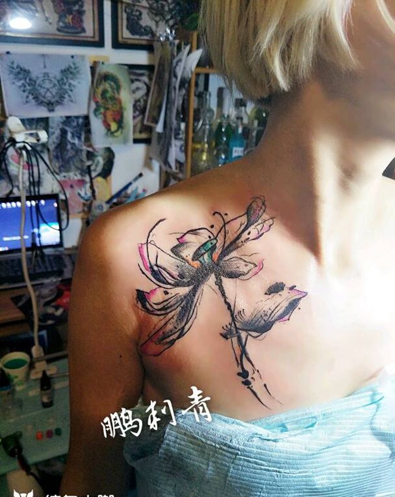 水墨荷花纹身图片