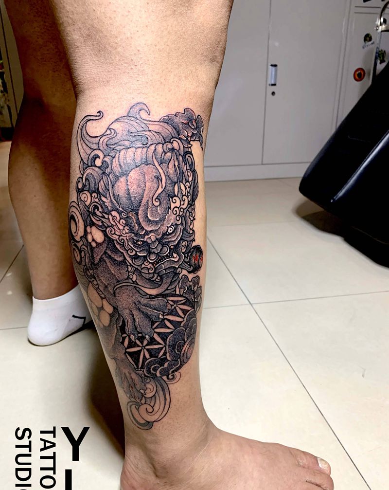 唐狮子纹身图片_腿部老传统新传统纹身图案