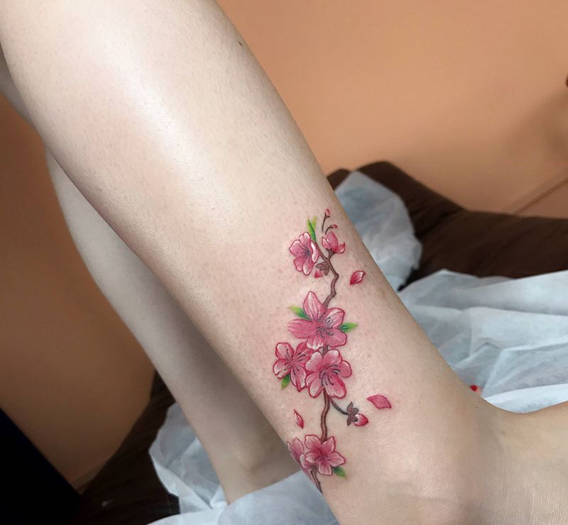 小花纹身图片_脚部腿部纹身图案