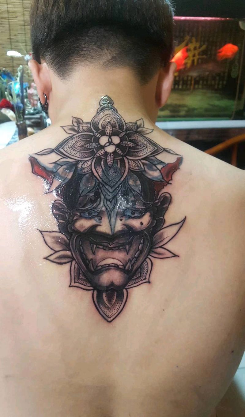 般若纹身图片_背部新传统纹身图案