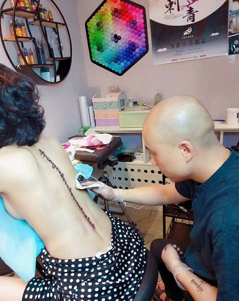 路径成了我的涅槃纹身图片_背部纹身图案