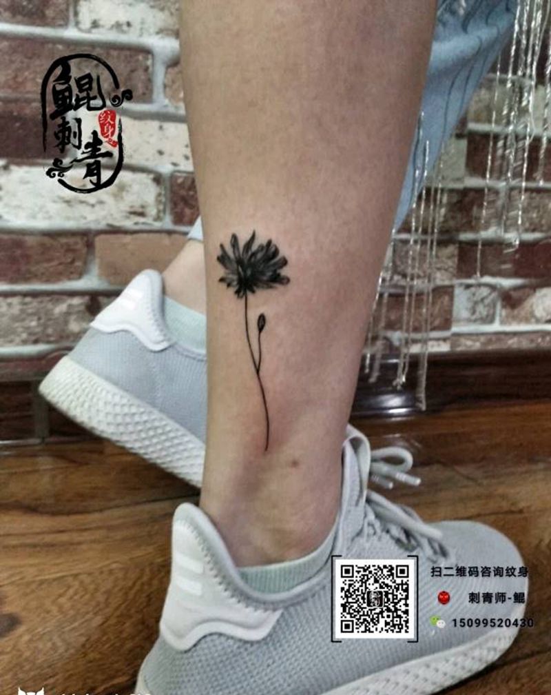 水墨花纹身图片_脚部清新植物原创成品纹身图案