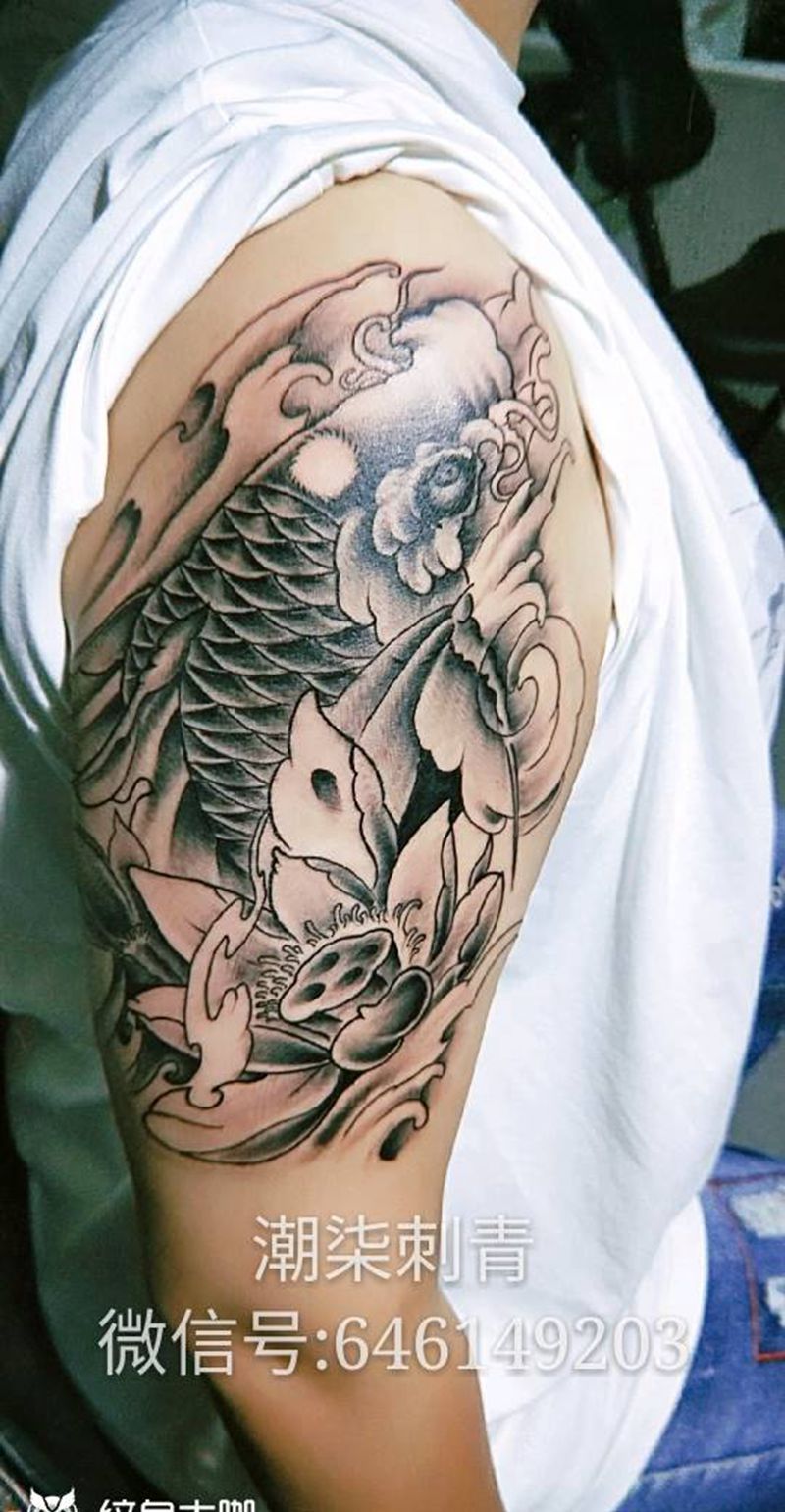 大臂锦鲤纹身图片