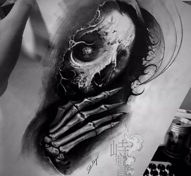 两手黑黢黢的手稿纹身图片