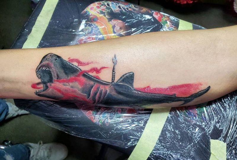 鲨鱼纹身图片_手臂纹身图案