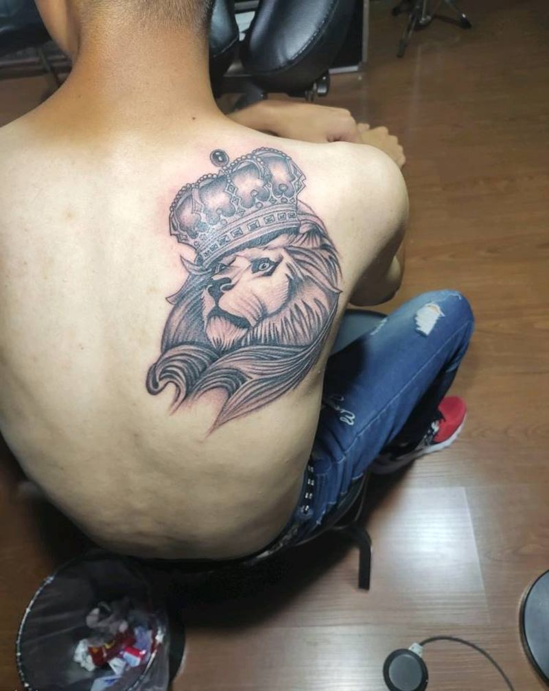 欧美  狮子纹身图片_肩部欧美写实纹身图案