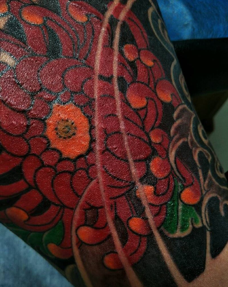 菊纹身图片_手臂老传统纹身图案