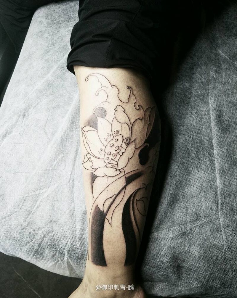 水浪荷花纹身图片_腿部新传统纹身图案