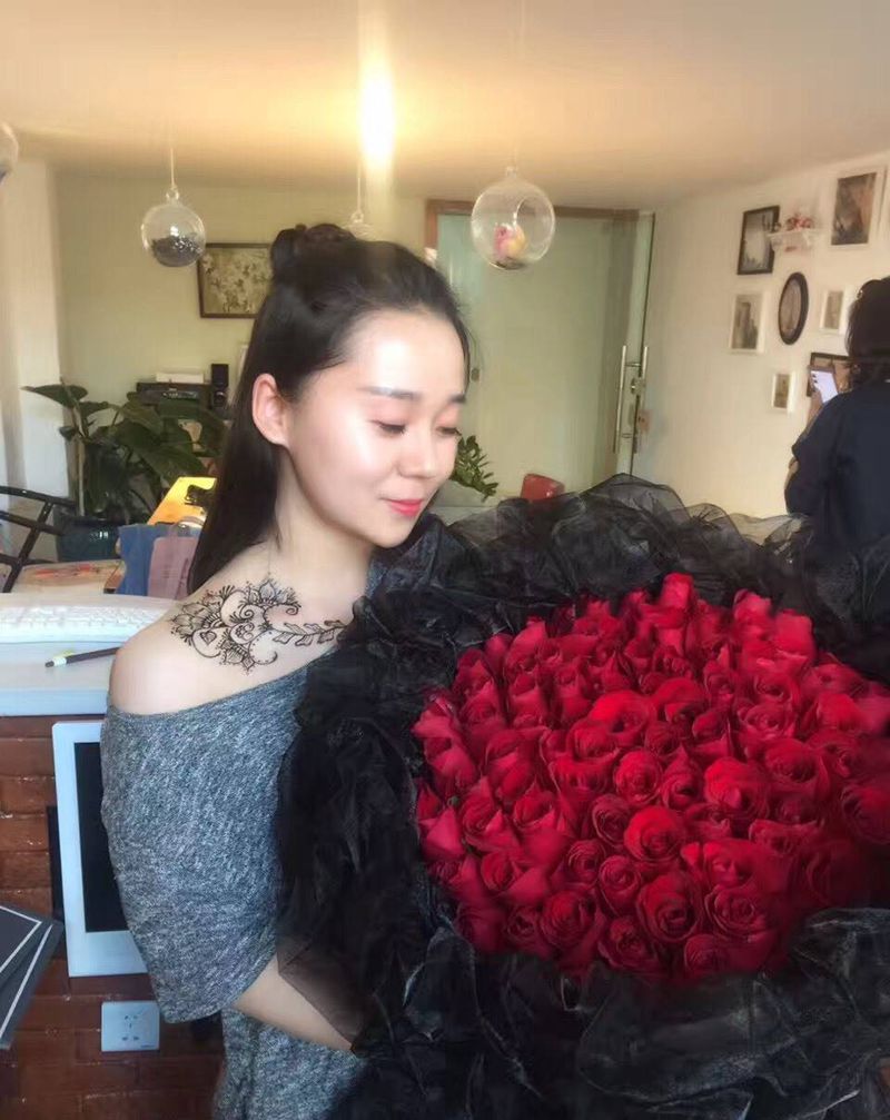 锁骨花纹身图片