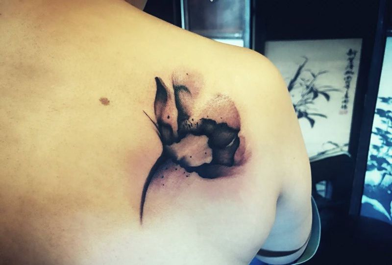 水墨花纹身图片