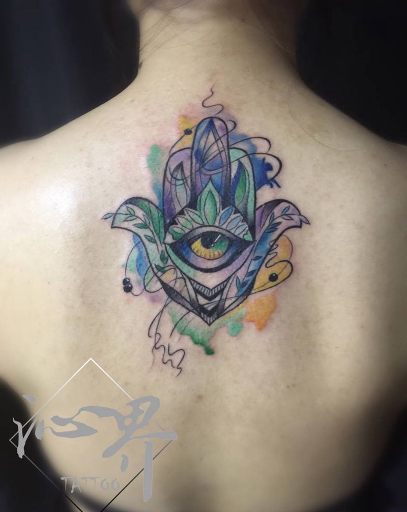 法蒂玛之手纹身图片_成品颈部清新纹身图案