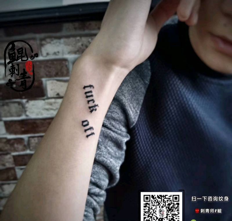 英文纹身图片_手部花体字图腾纹身图案