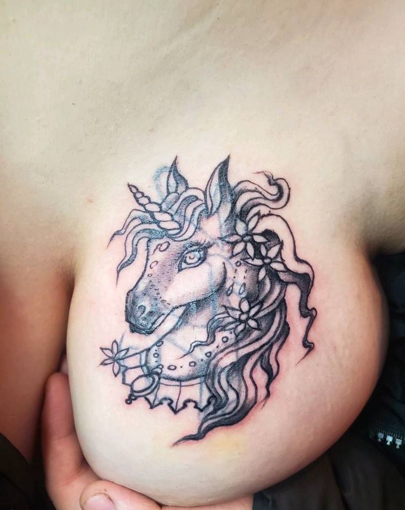 独角兽纹身图片_胸部水彩纹身图案
