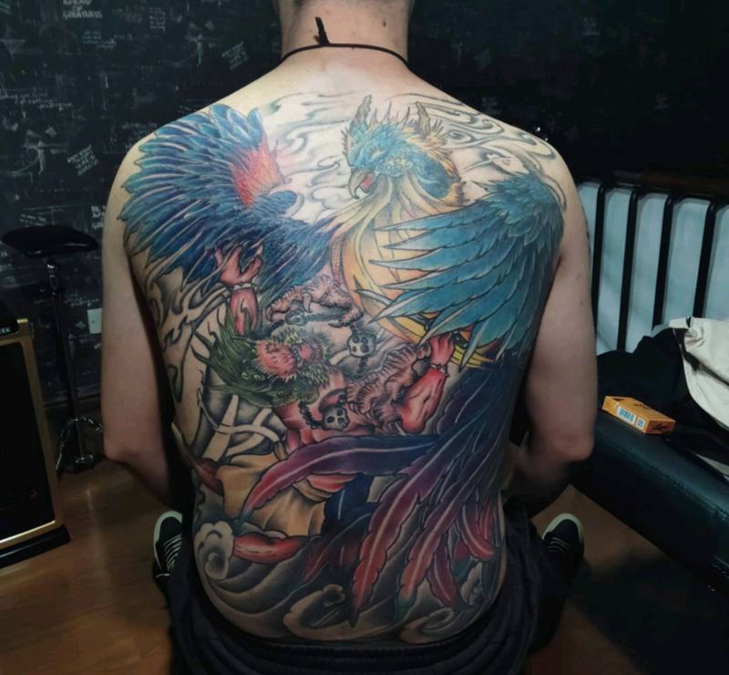 凤凰纹身图片_背部新传统纹身图案