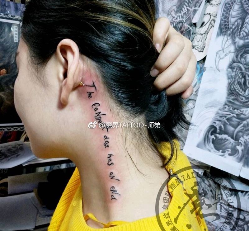 为你痴狂纹身图片_颈部纹身图案