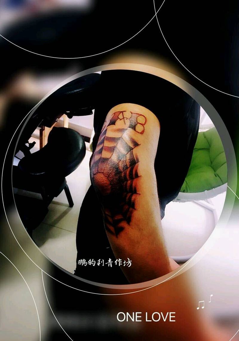 蛛网纹身图片