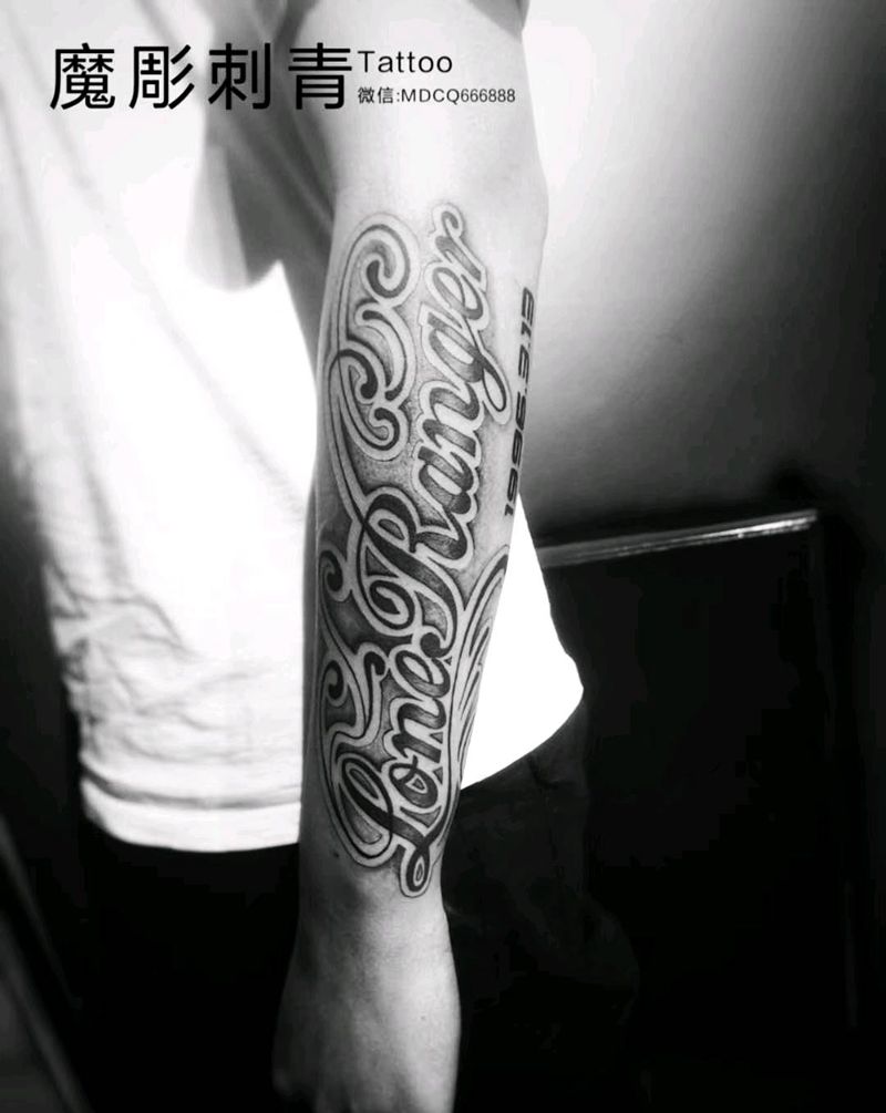 花体字纹身图片_手臂花体字英文黑白纹身图案