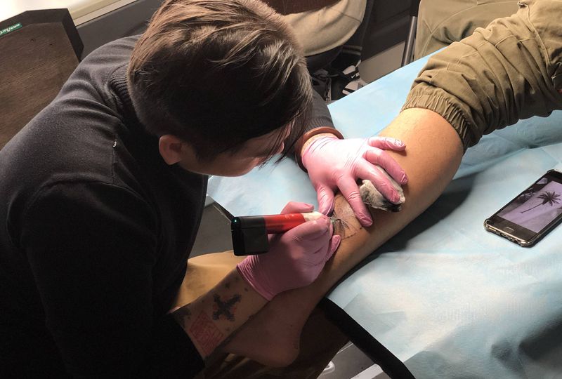 椰树纹身图片_腿部脚部几何纹身图案