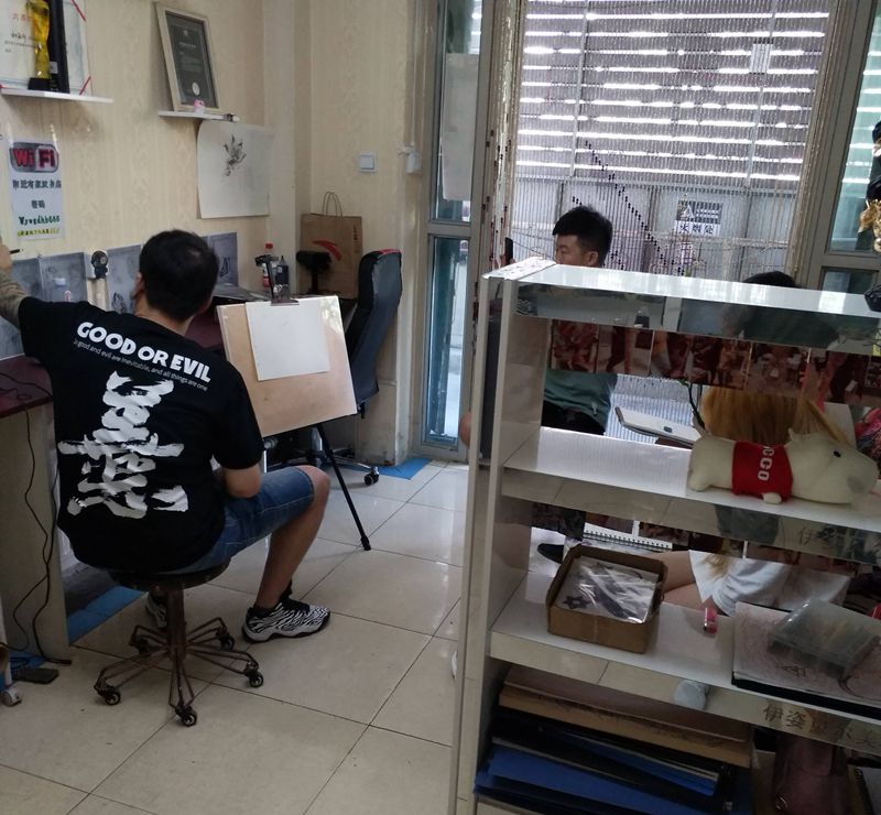 上课纹身图片_肩部手臂腿部欧美传统写实原创成品手稿插画纹身图案