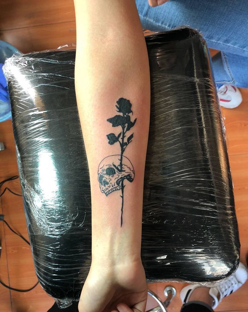 骷髅玫瑰纹身图片