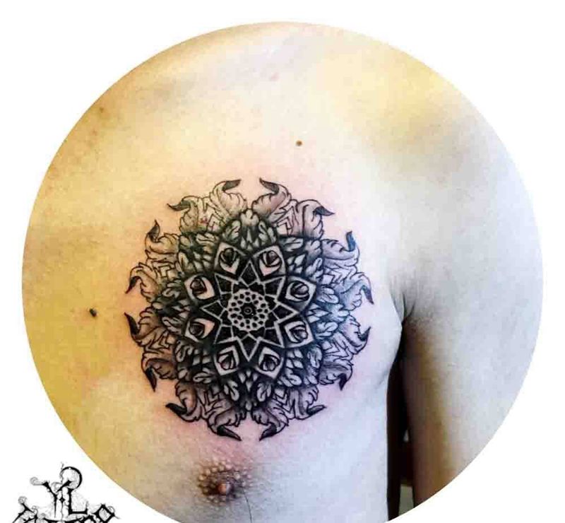 【早期作品】曼陀罗纹身图片_胸部成品几何纹身图案