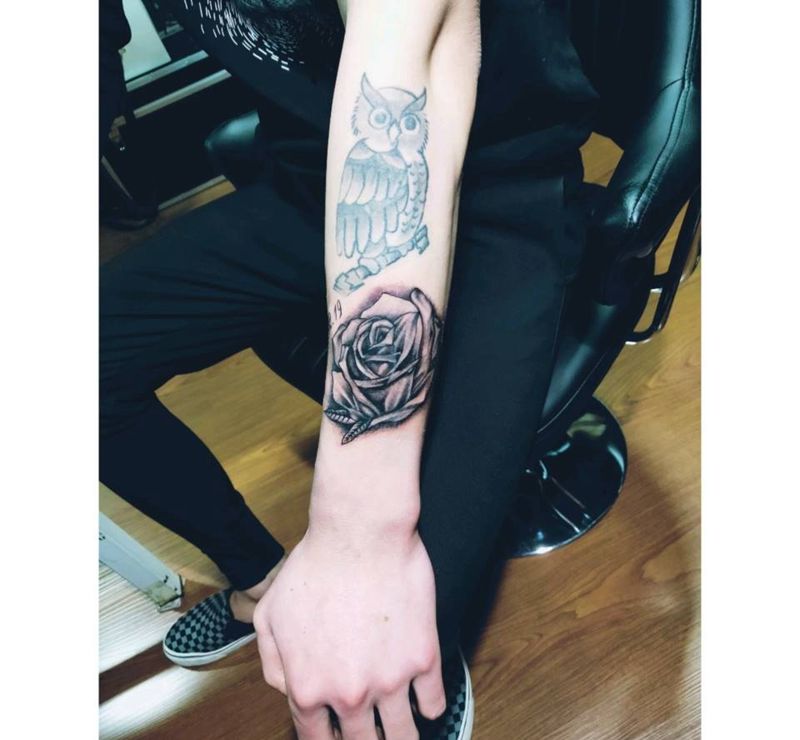 玫瑰纹身图片_手臂欧美写实纹身图案