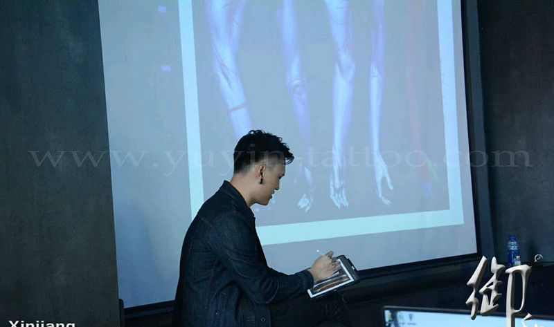 上课纹身图片_欧美写实新传统纹身图案