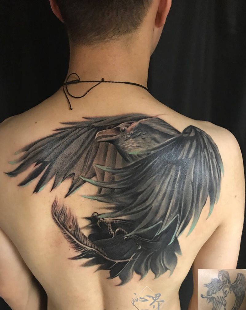 灵魂智鸟纹身图片_成品背部写实动物纹身图案