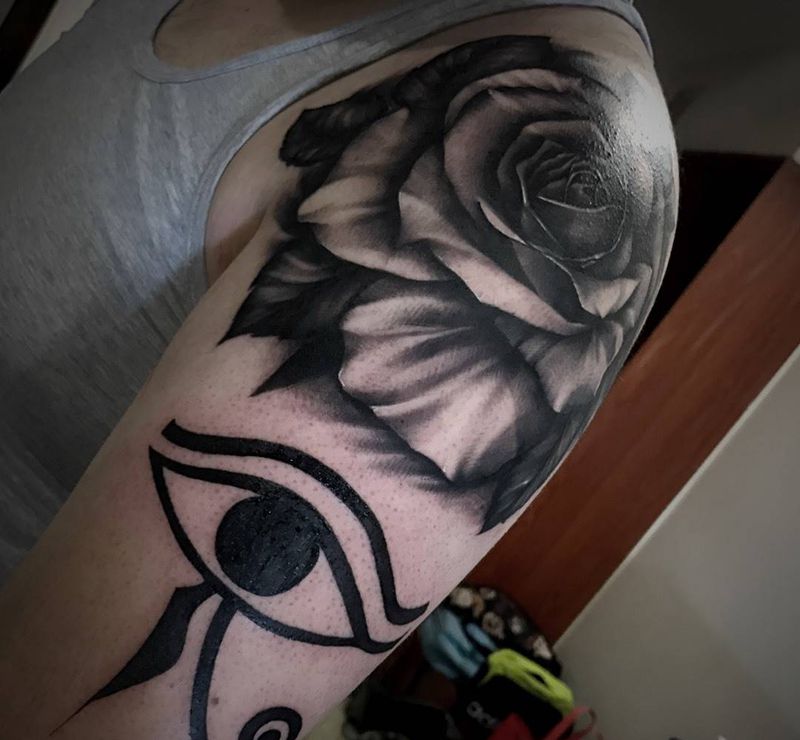 荷鲁斯之眼纹身图片