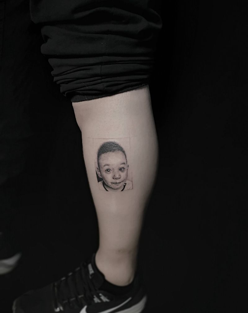 单针肖像纹身图片_腿部欧美写实纹身图案