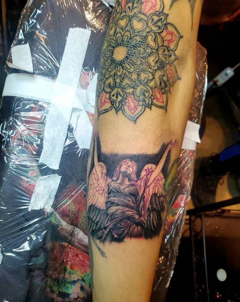 写实天使纹身图片_手臂欧美写实纹身图案