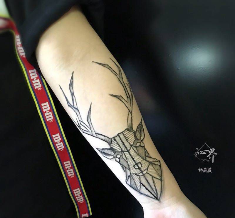 鹿纹身图片