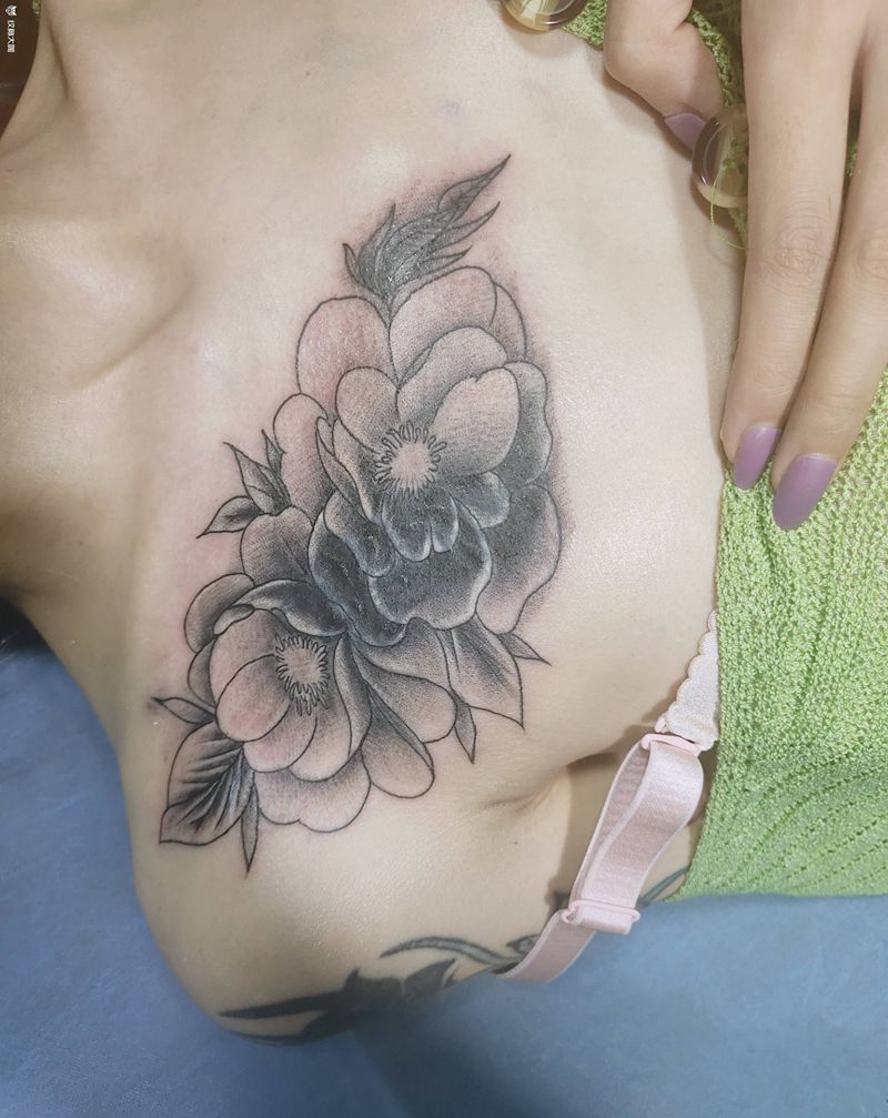 素花  遮盖纹身图片_胸部纹身图案