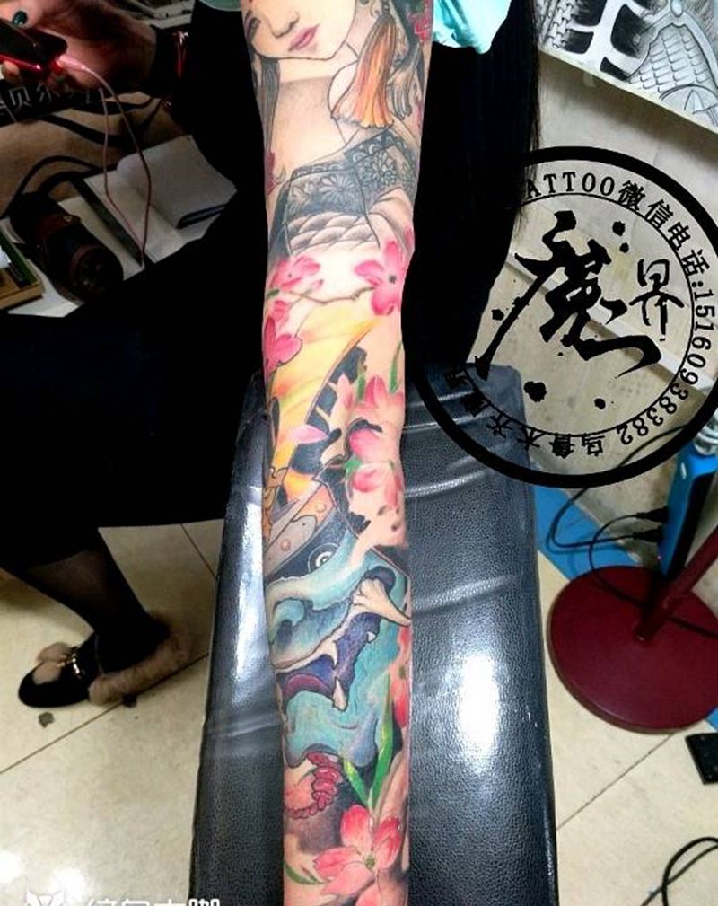 花臂艺妓纹身图片_肩部手臂传统人物植物静物鬼神原创成品纹身图案