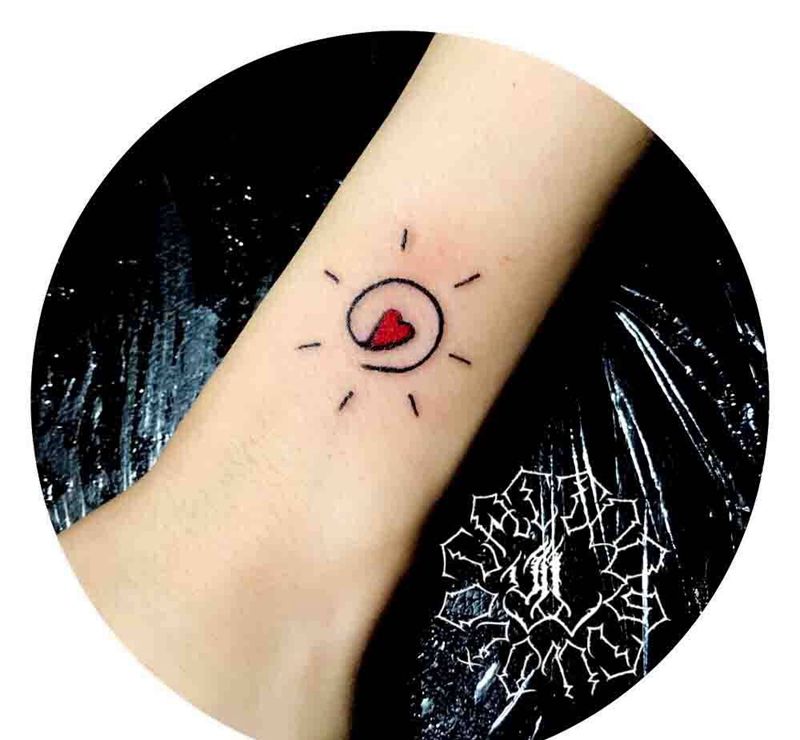 小太阳纹身图片