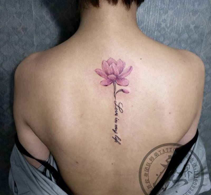 小清新纹身图片_背部颈部纹身图案