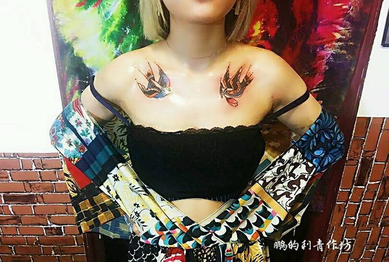 双飞燕纹身图片_肩部欧美动物成品纹身图案