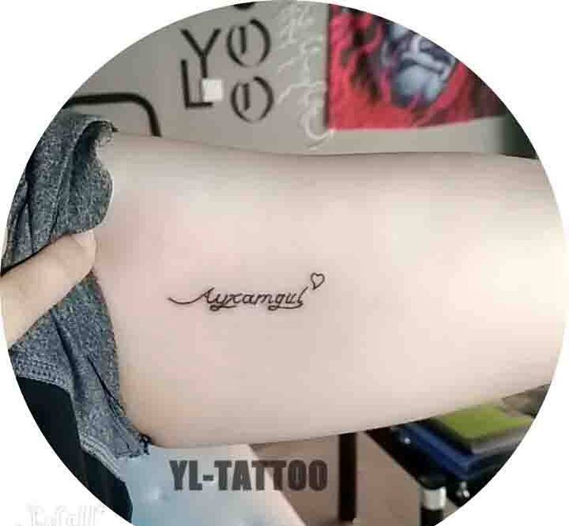 小字母纹身图片