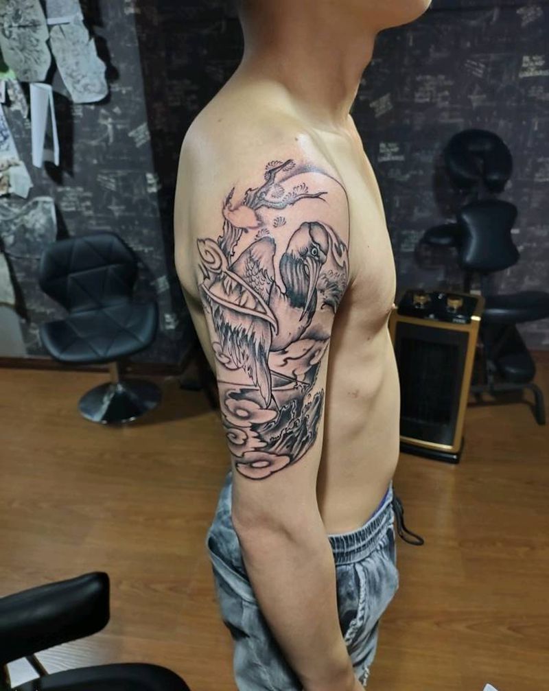 大臂仙鹤纹身图片_手臂新传统纹身图案