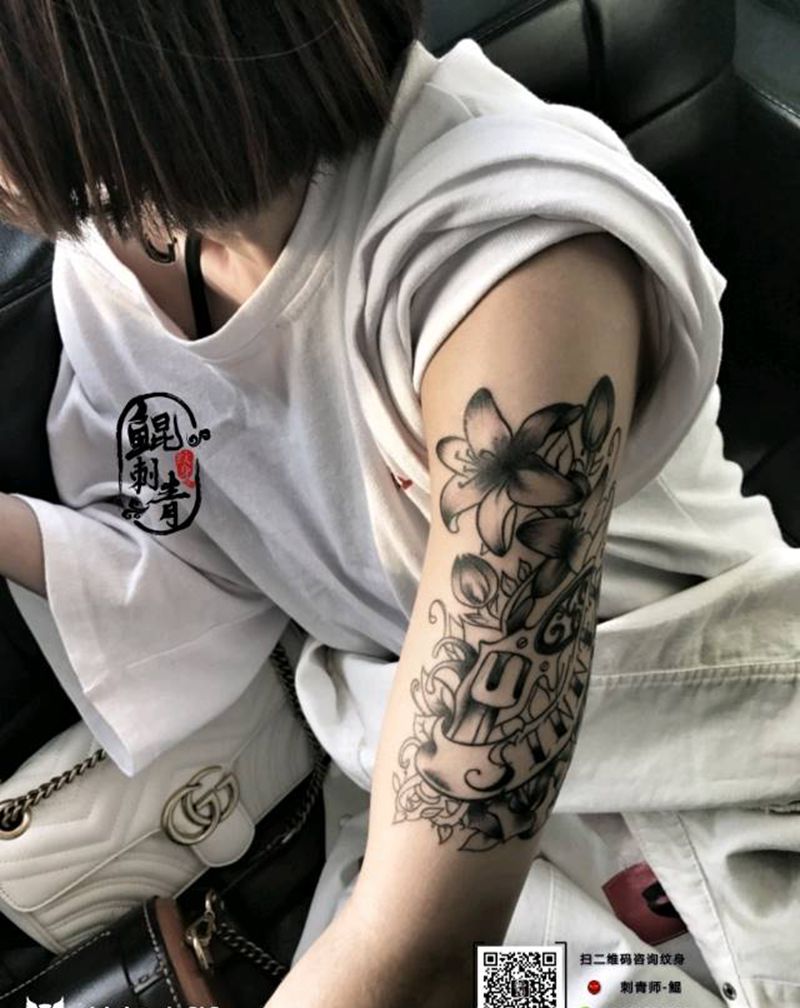 枪花纹身图片_手臂欧美枪花成品纹身图案