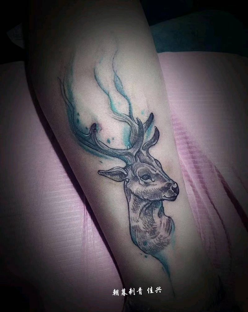 鹿纹身图片