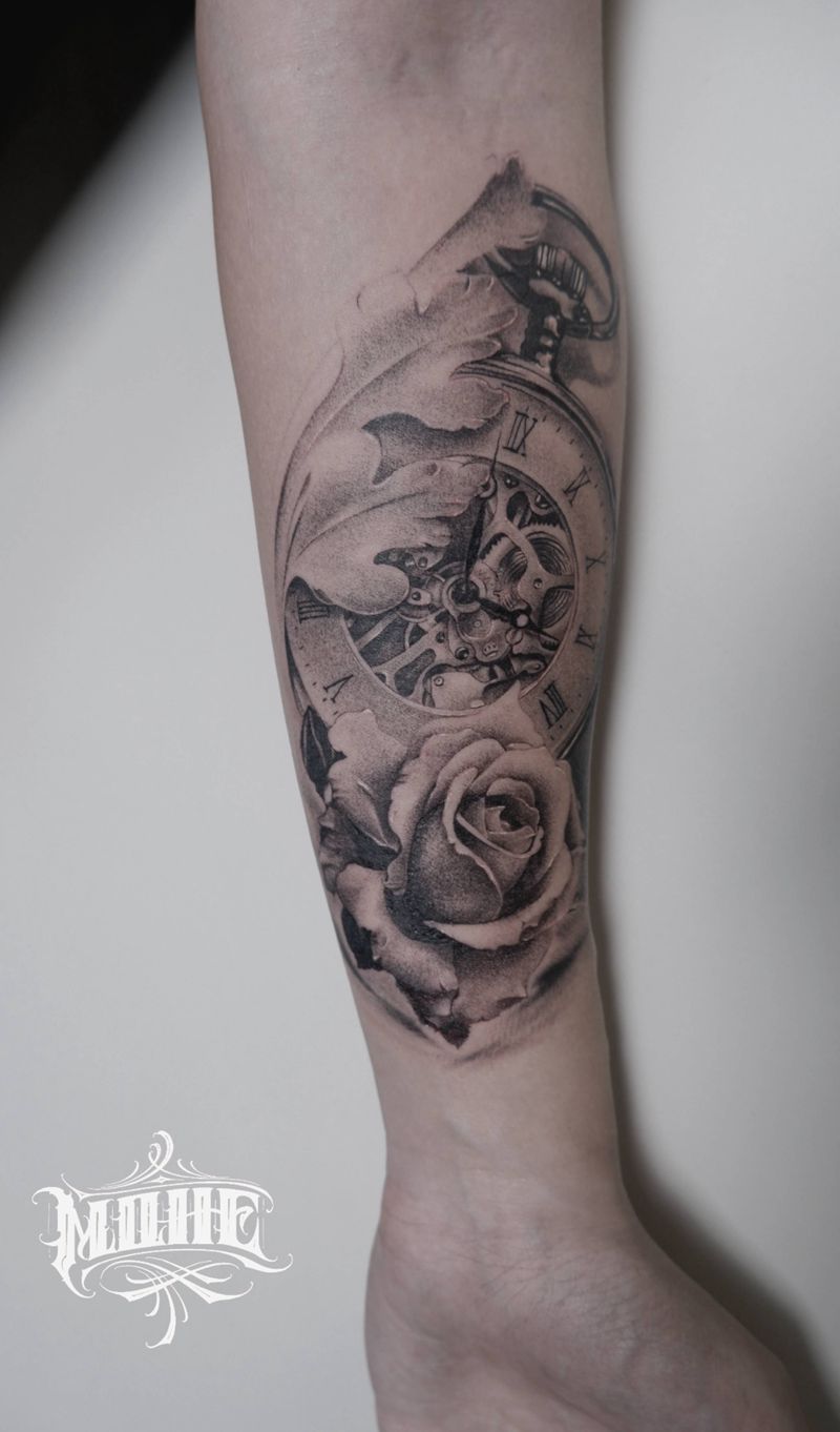 钟表玫瑰纹身图片_手臂欧美写实纹身图案