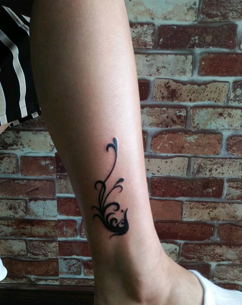 凤凰纹身图片_腿部传统动物图腾简约成品纹身图案