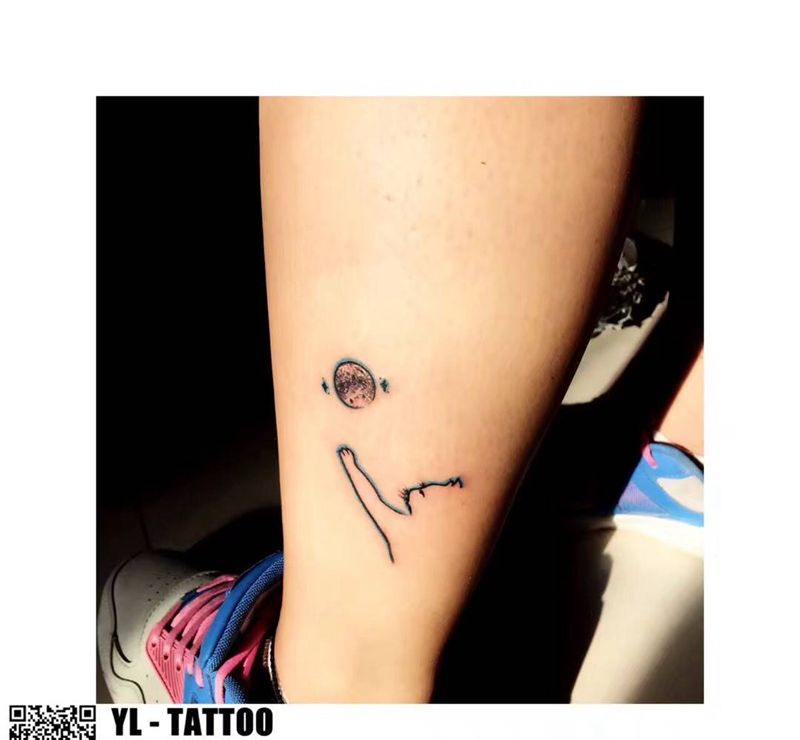 月亮猫纹身图片_腿部清新动物成品纹身图案